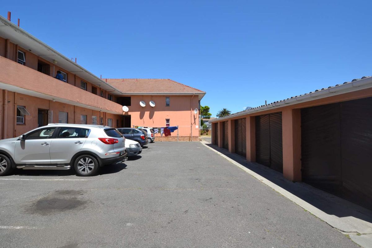 Ripe for renovation! Apartment in Rugby Neighborhood - Photo 4