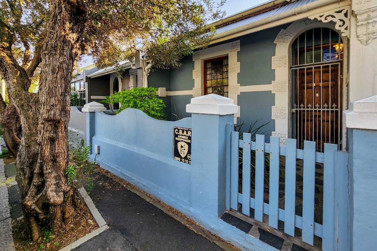 CHARMING OLD-WORLD SEMI-DETACHED COTTAGE WITH ENDLESS POTENTIAL - Photo 2