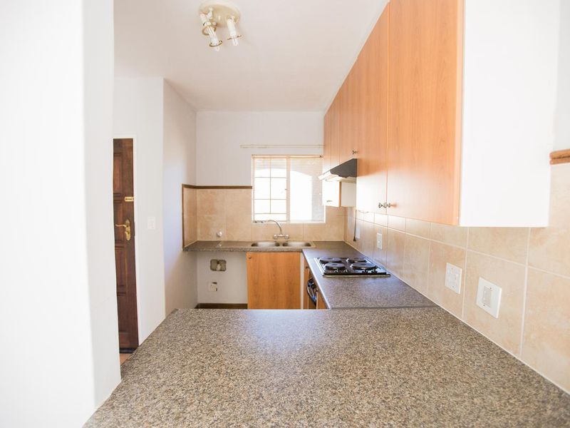 Exclusive Mandate | 2 Bed and 1 Full Bath ,Paarlberg Estate, Equestria - Photo 9