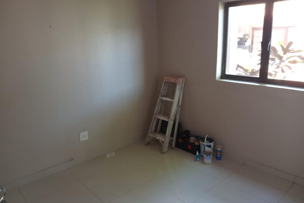 Discover simple, stylish living in this well-maintained 2-bedroom flat, perfect for comfortable everyday living or a smart investment opportunity. - Photo 5