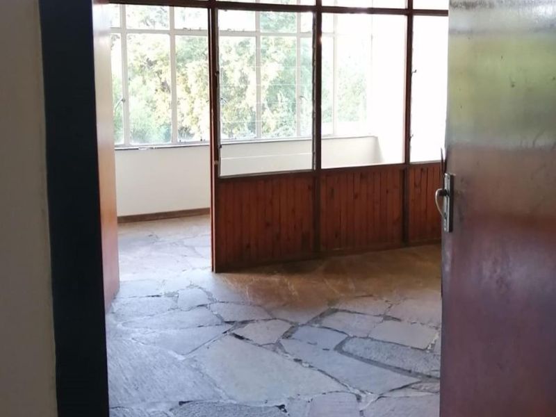 Your Ideal Home: 2.5 Beds, Secure Parking, and More! - Photo 7