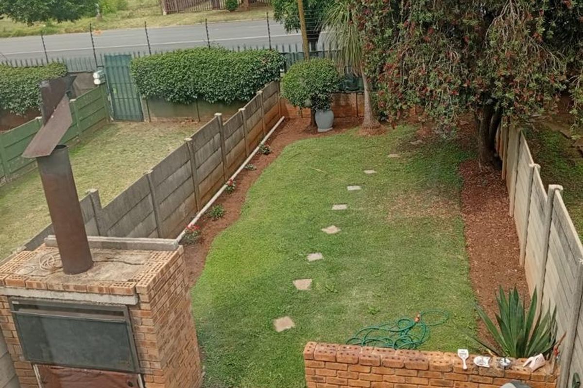 This lovely unit is up for grabs! Perfect for first time home buyers or start up family - Photo 2