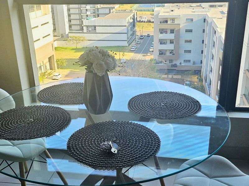 Fully Furnished Top-Floor Apartment to Rent in Umhlanga Ridge - Photo 5