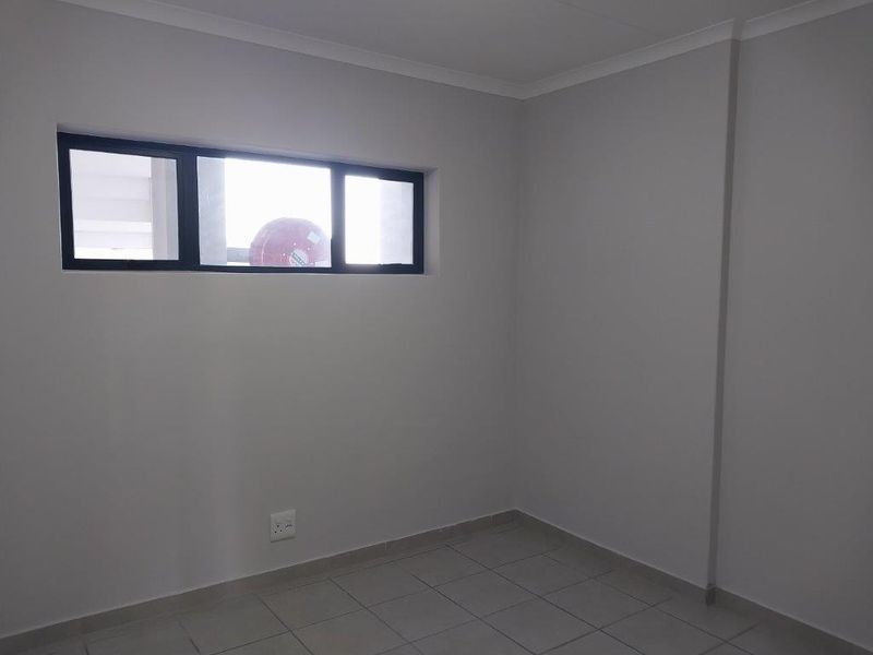Newly built 1st floor apartment to rent in Langeberg Heights. - Photo 9