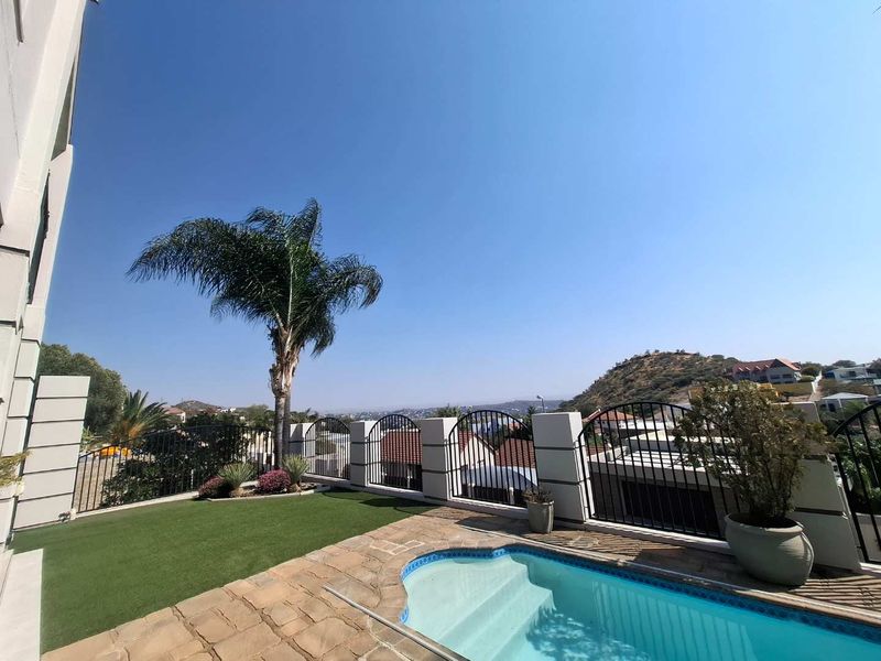 Luxurious, Secure Family Oasis with Stunning Views - Photo 2