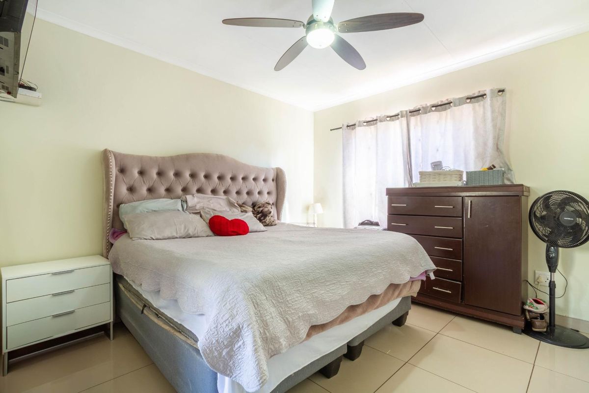 TOTALLY RENOVATED DUPLEX IN THE HEART OF EQUESTRIA - Photo 4