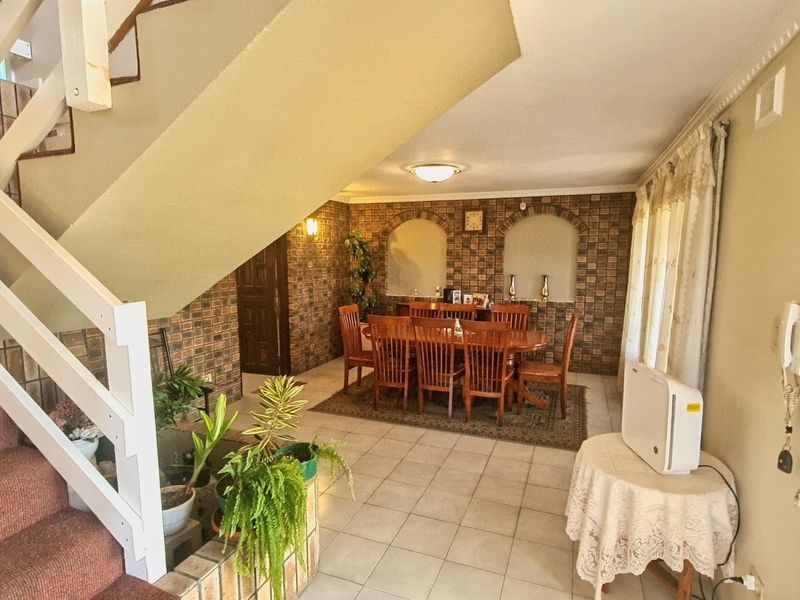 Majestic 5-Bedroom Facebrick Abode in Reservoir Hills: A Rare Opportunity for Shrewd Business Owners or Family - Photo 9