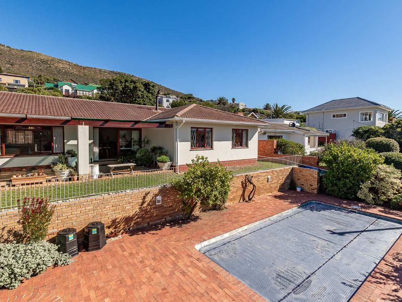 SPACIOUS & BRIGHT MOUNTAINSIDE FAMILY HOME WITH VALLEY VIEWS - Photo 8