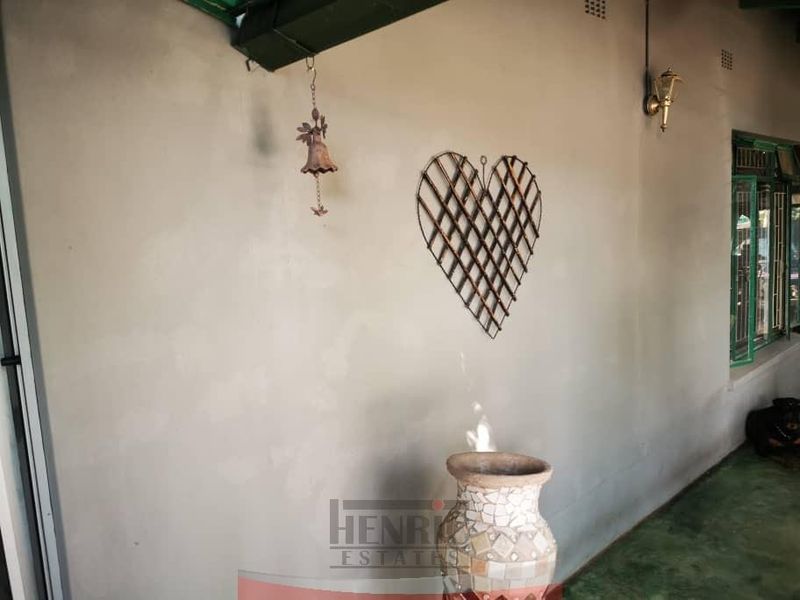 Charming Family Home wiht Excellent Entertainment Features - FOR SALE in Tsumeb - Photo 5