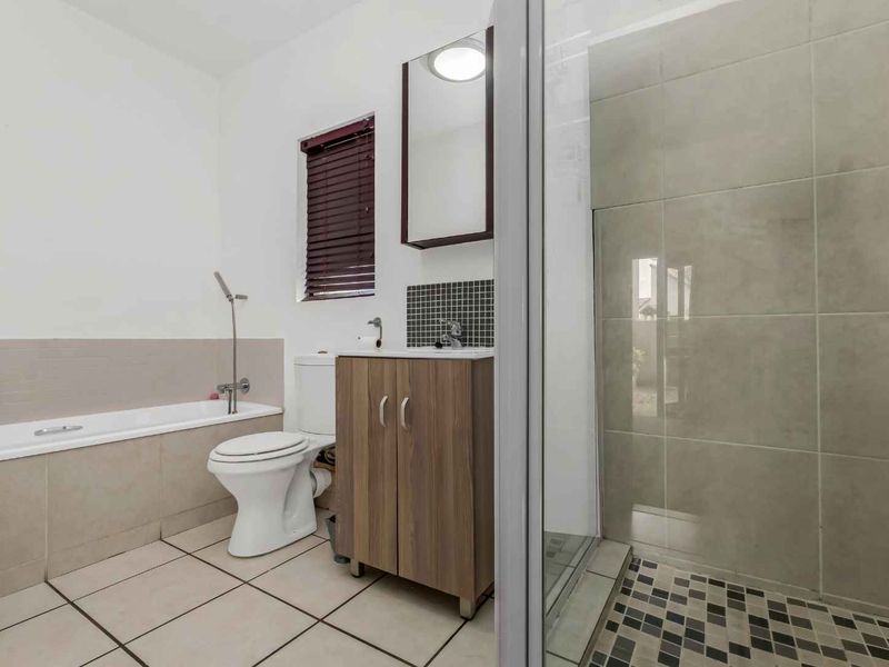 Superb 1 Bedroom, 1 Bathroom Garden Apartment For Sale in Broadacres - Photo 10