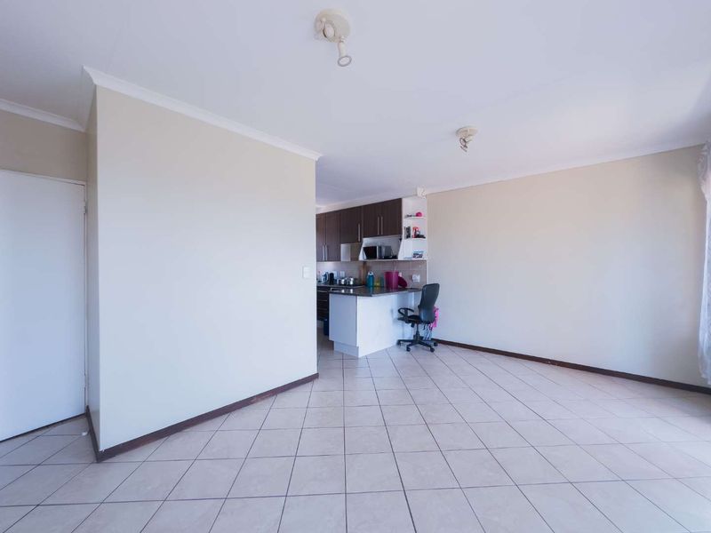 2 Bedroom Townhouse with a Balcony - Photo 4