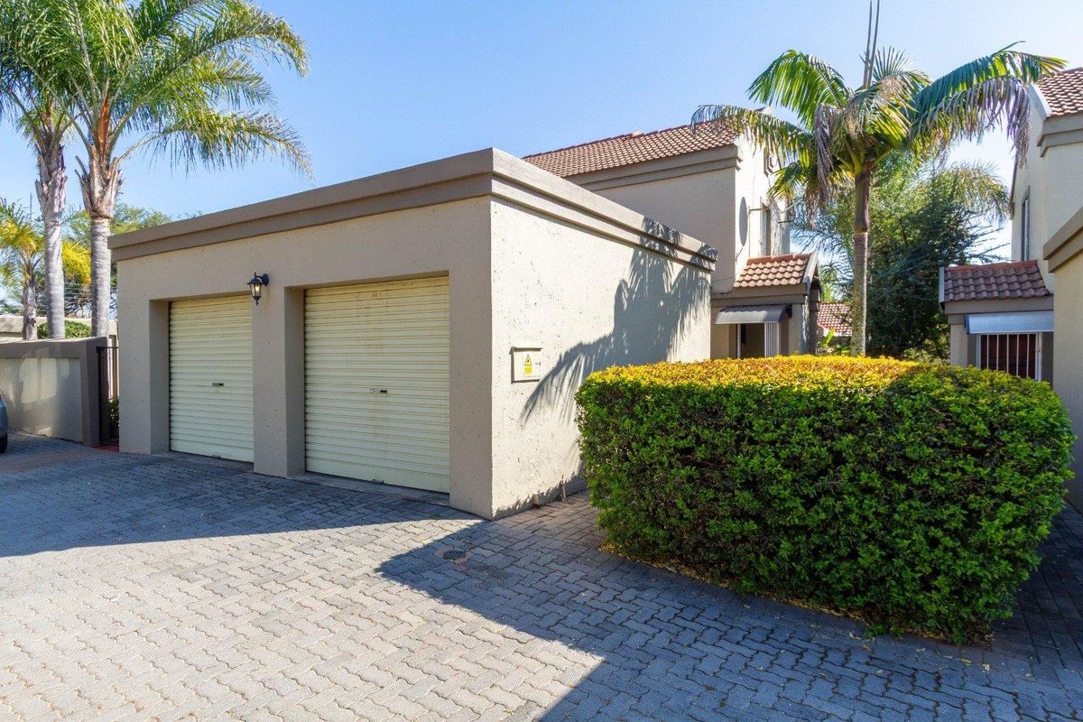 TOTALLY RENOVATED DUPLEX IN THE HEART OF EQUESTRIA - Photo 2