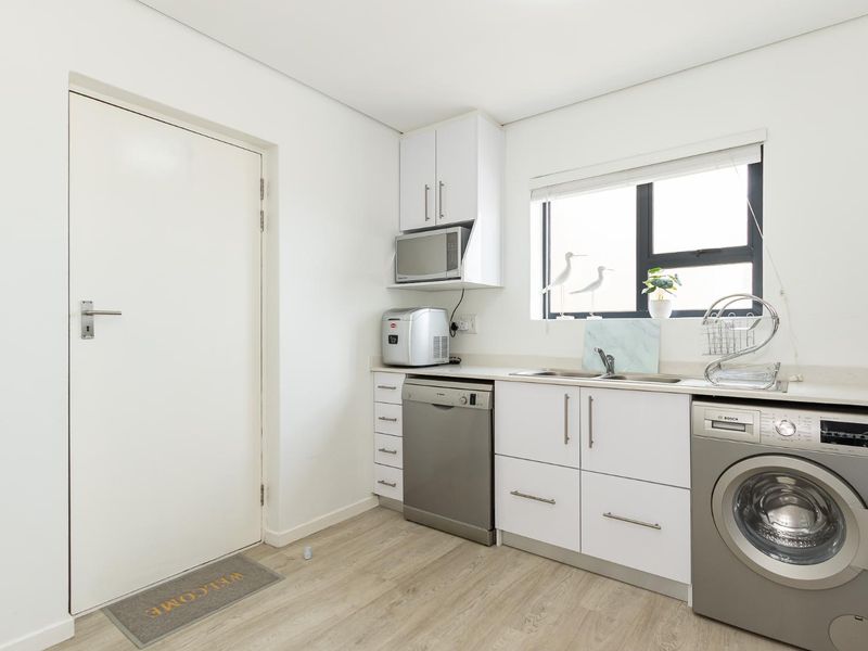 Modern Unfurnished  Apartment in Fish Hoek - Photo 10