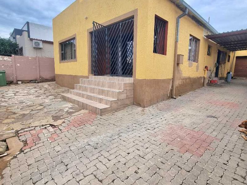 HOUSE FOR SALE KHOMASDAL - Photo 3