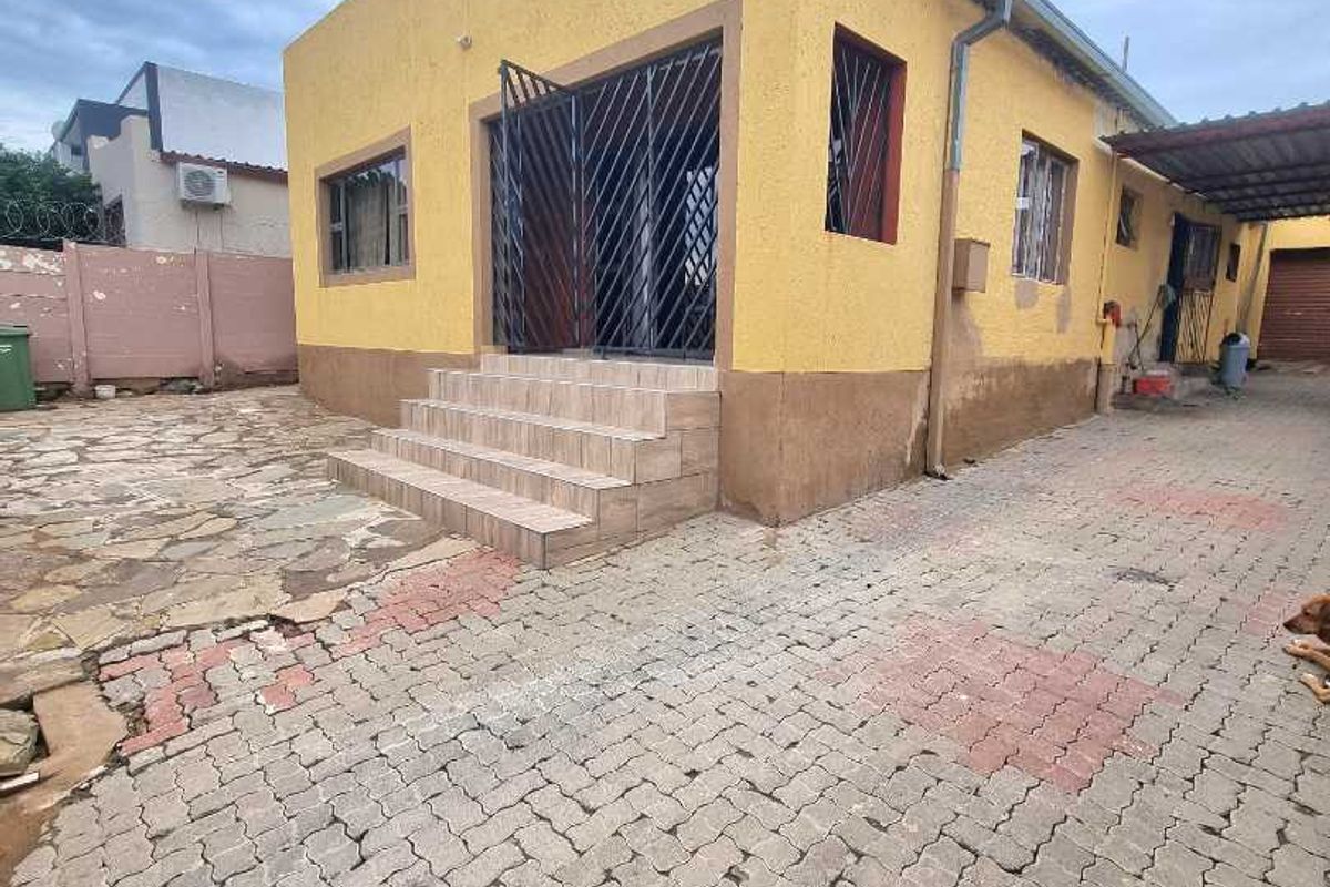 HOUSE FOR SALE KHOMASDAL - Photo 3