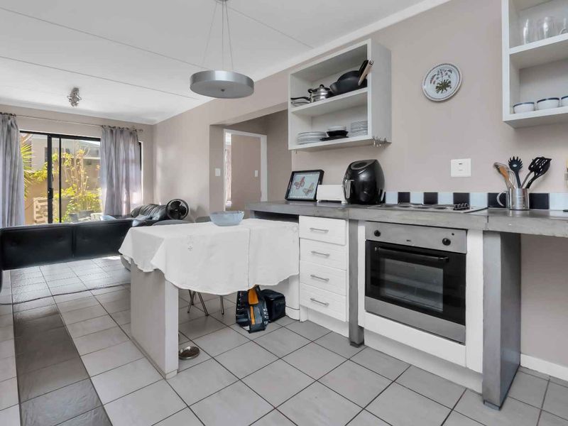 2 BEDROOM 1 BATHROOM GARDEN APARTMENT FOR RENT IN FOURWAYS - Photo 4