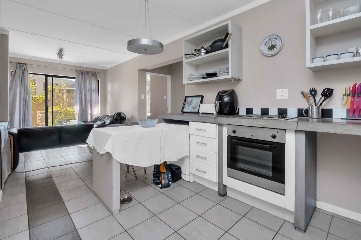 2 BEDROOM 1 BATHROOM GARDEN APARTMENT FOR RENT IN FOURWAYS - Photo 4
