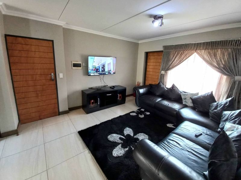 Two bedroom town house for sale in Andeon Pretoria West - Photo 7