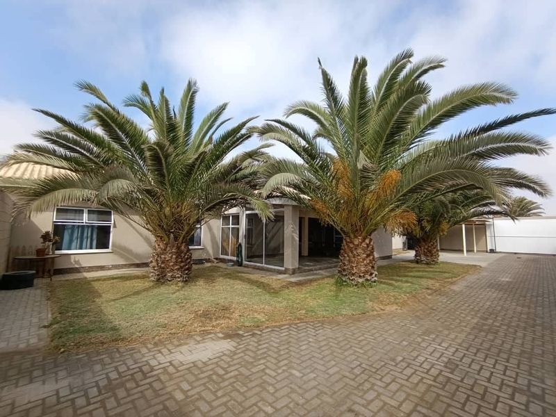 For Sale - Walvisbay (House with 2 bedroom flat) - Photo 10