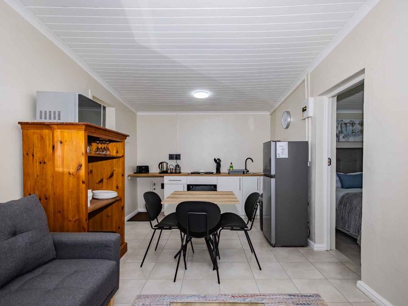 Urban Oaks Guest House - Photo 9