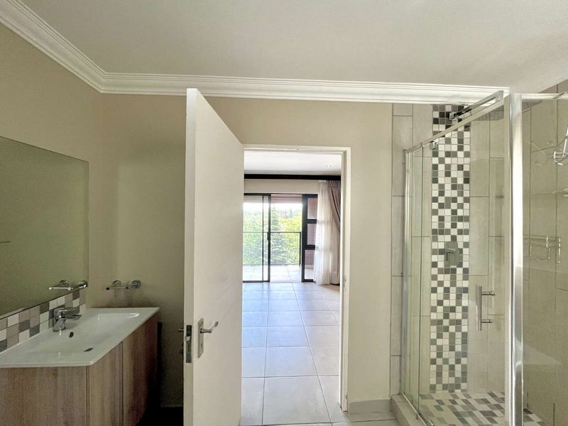 Centrally Located Modern 3‐Bed Apartment – Move‐In Ready & Investment Opportunity! - Photo 8