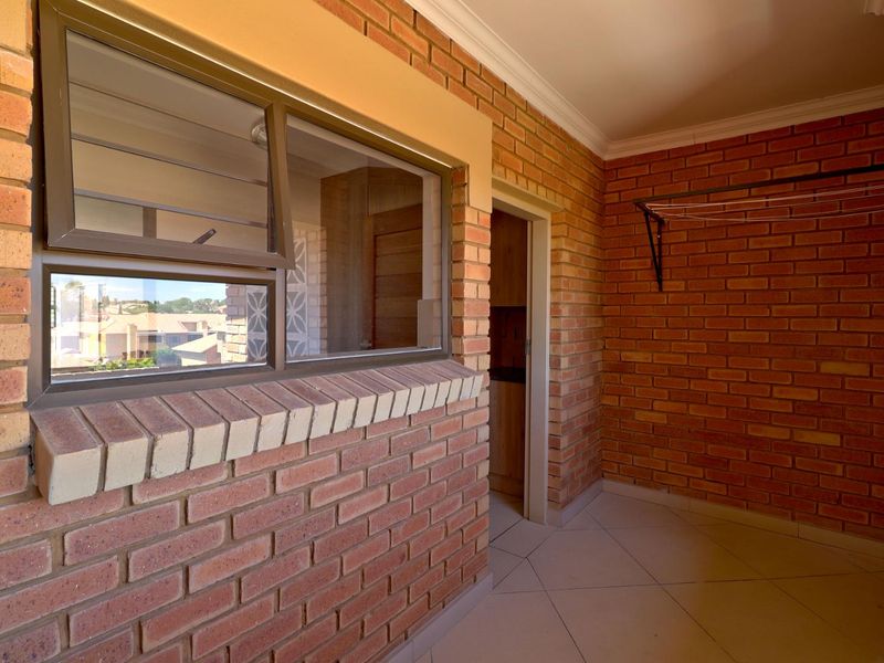 Spacious, ultra-modern 3 bedroom 1st Floor Apartment - Photo 7