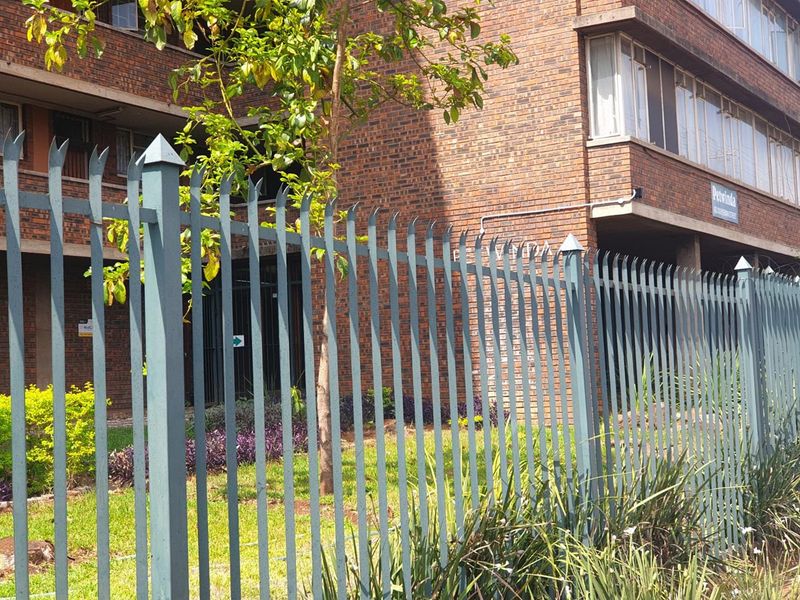 Lovely Apartment in the Avenues - Photo 3