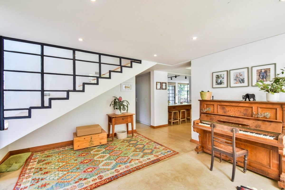 SUPERB AND MUCH LOVED HOME IN OLD FAERIE GLEN - Photo 3