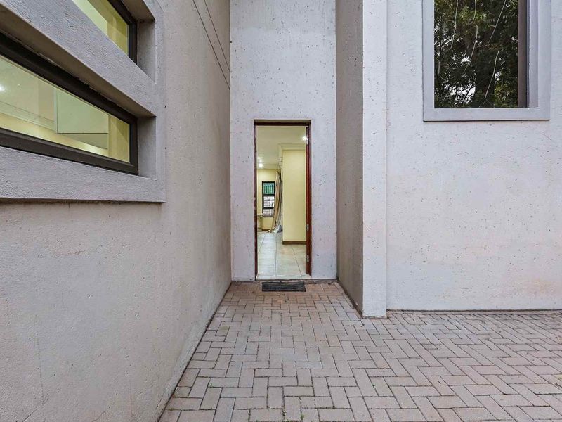 Endless potential in Val de Grace - Photo 2