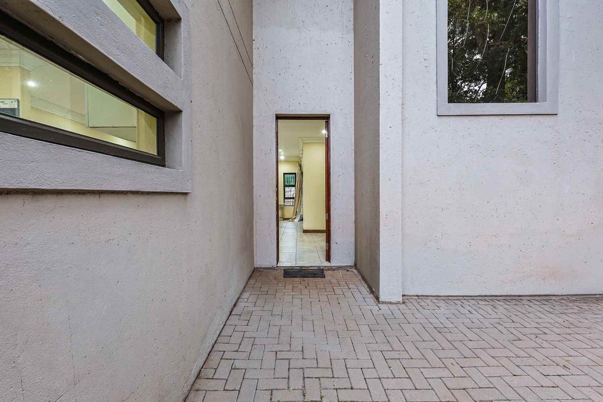 Endless potential in Val de Grace - Photo 2