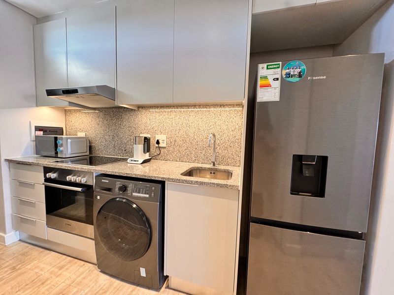 Modern one bedroom close to beach front - Photo 10