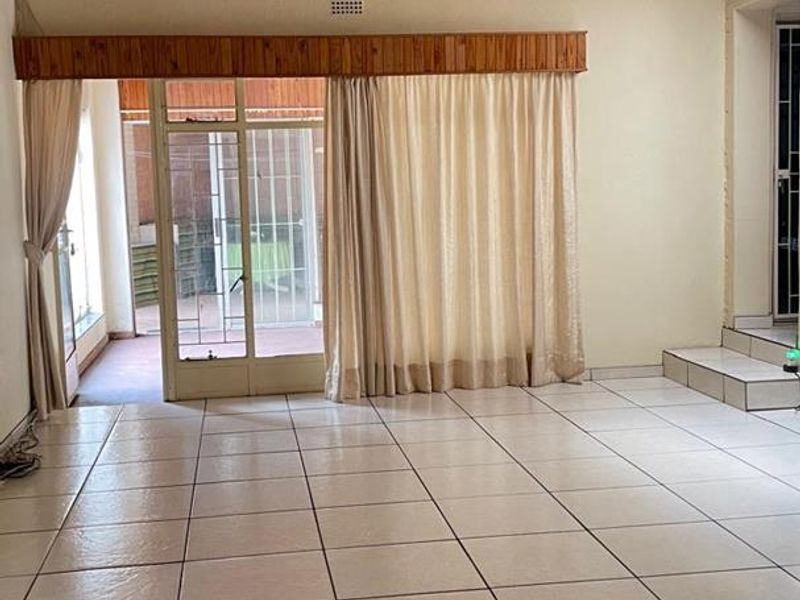 Family House For Sale - Photo 3