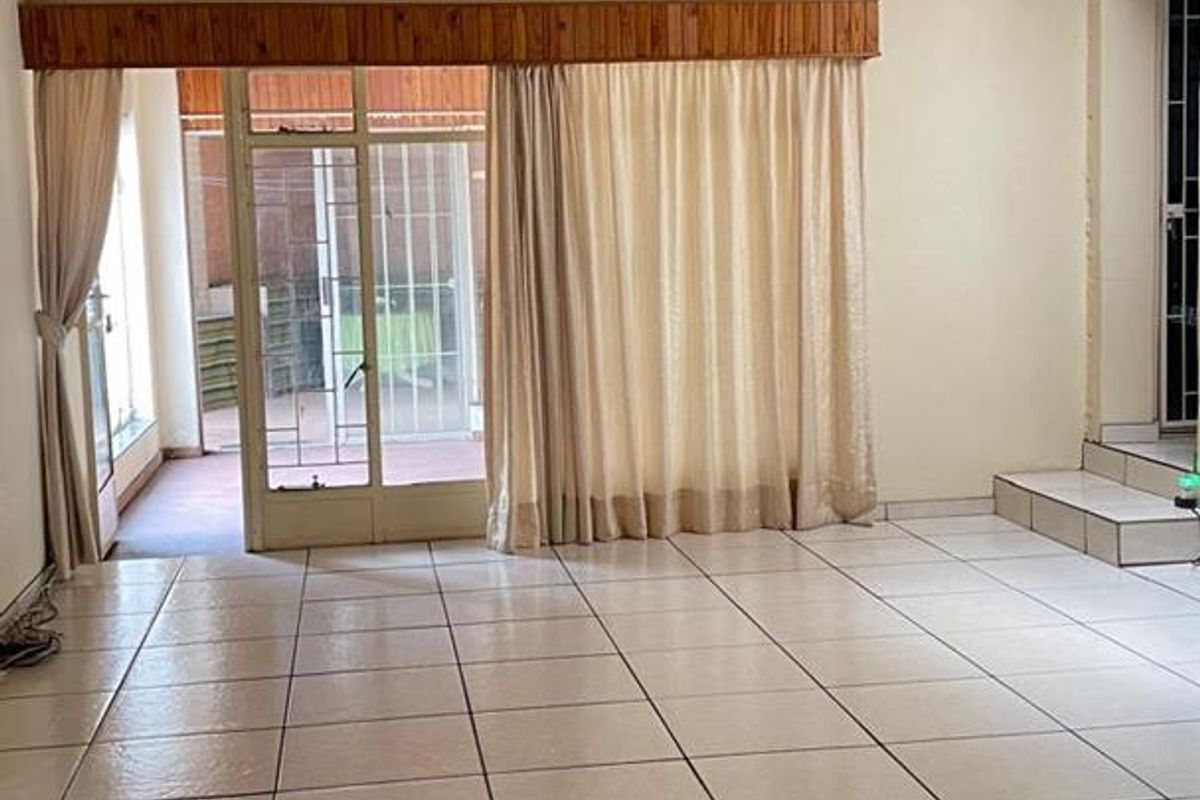 Family House For Sale - Photo 3