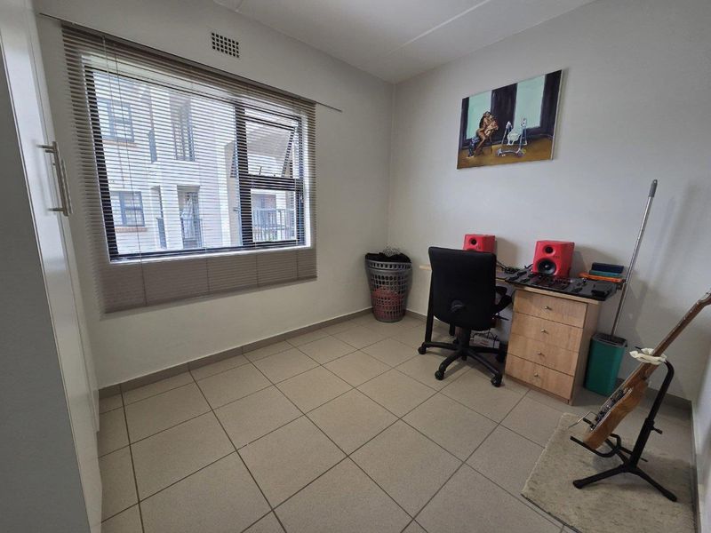 Neat As A Pin! - Photo 10