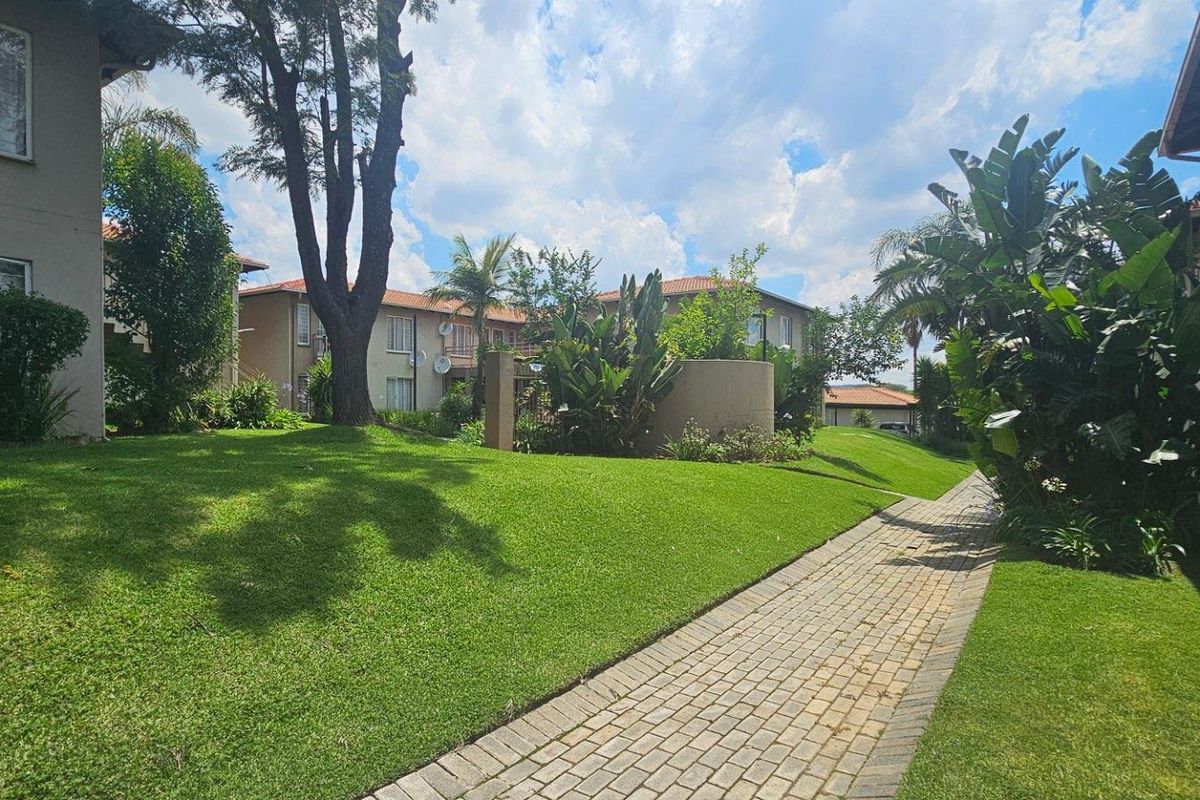 Exquisite Charm for First-Time Buyers & Investors - Photo 2