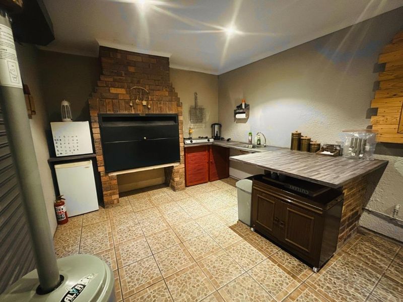 Multi Generational Family Home - Photo 9