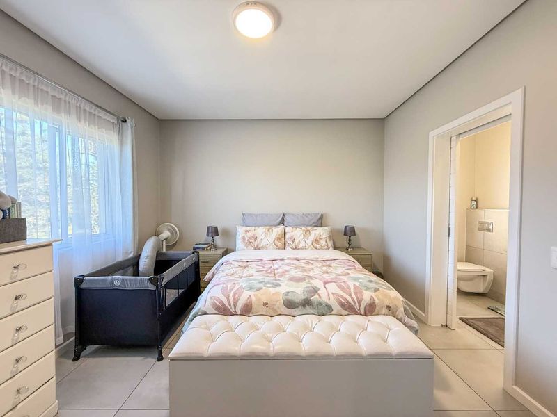 Spacious Apartment in Manor Estate - Photo 10