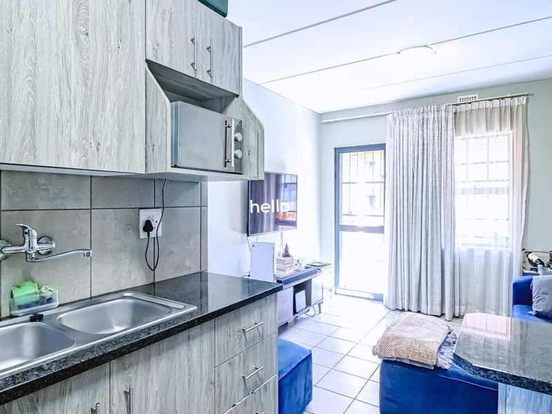 Stylish Modern Apartment for Sale in Oxford Heights Security Complex - Photo 3