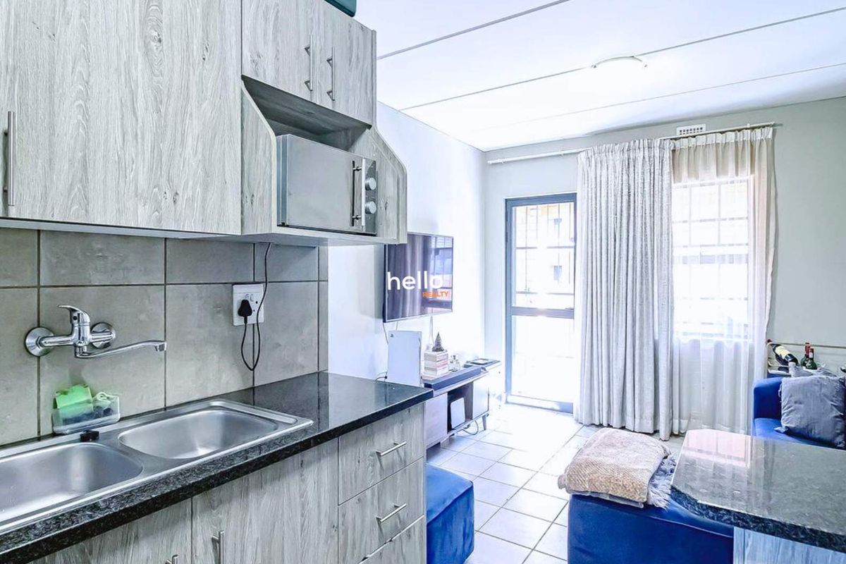 Stylish Modern Apartment for Sale in Oxford Heights Security Complex - Photo 3