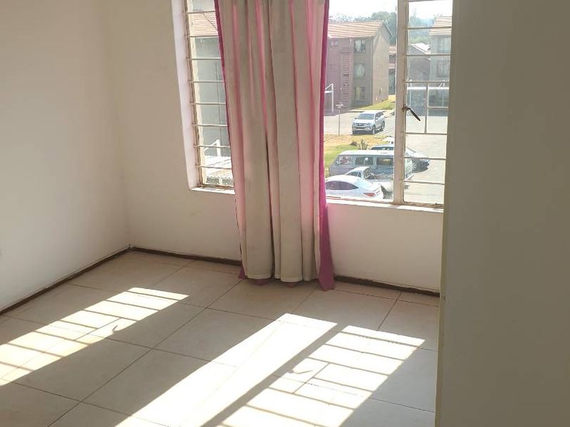 Cozy two-bedroom first floor apartment for sale in Kleinfontein Lake, Benoni - Photo 9