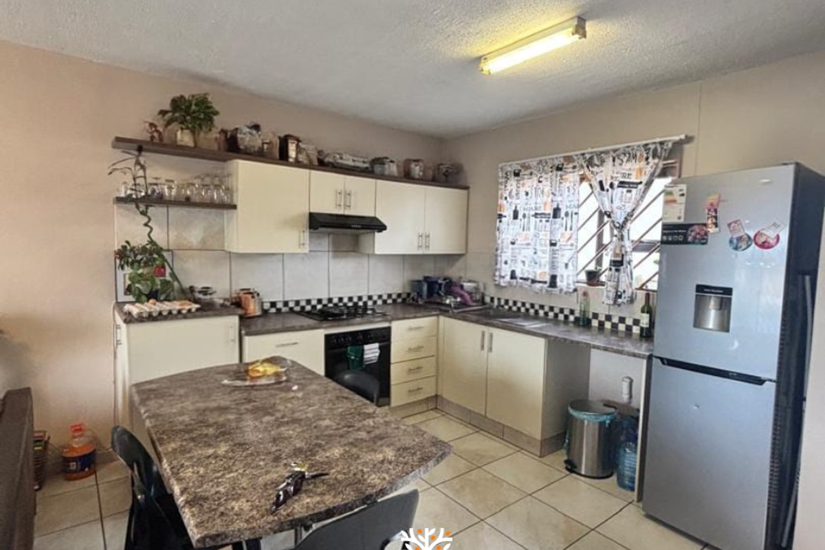 Duplex For Sale in Rocky Crest | N$1.85m - Photo 3