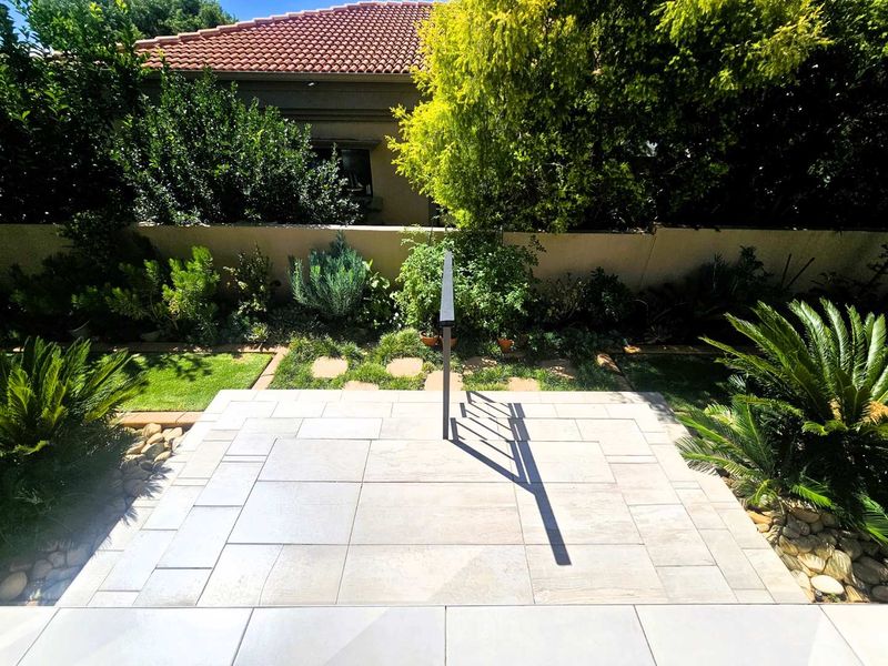 Exceptional One-of-a-Kind 3 Bedroom Townhouse in Dan Pienaar – Luxury, Space & Spectacular Views - Photo 9