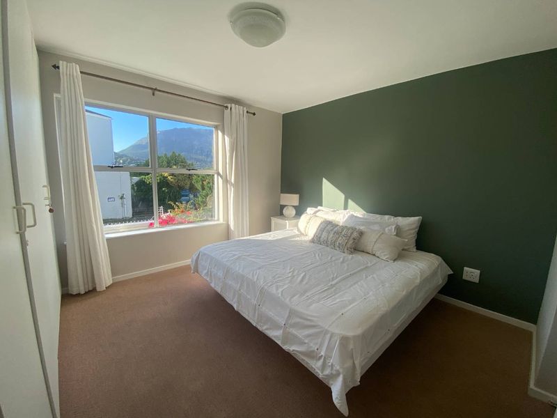 2 bedroom Modern Apartment in HOUT BAY - Photo 5