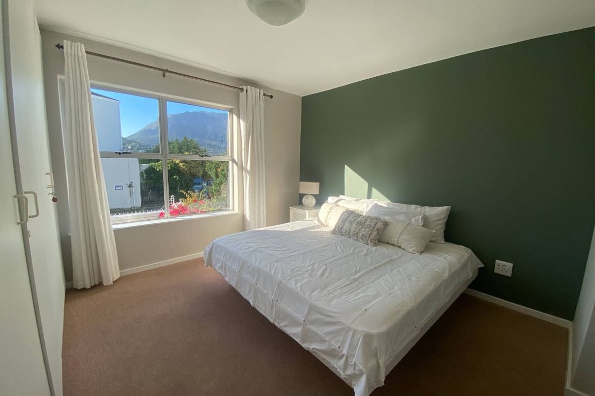 2 bedroom Modern Apartment in HOUT BAY - Photo 5