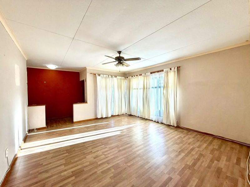 Spacious Family Home on a Large Erf in Meersig - Photo 4