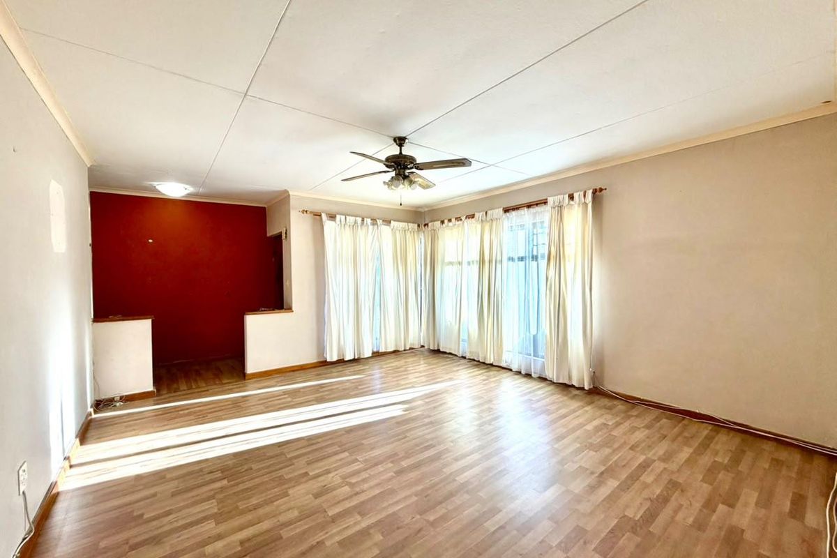 Spacious Family Home on a Large Erf in Meersig - Photo 4