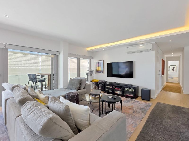 Spacious Bantry Bay Apartment with Sea Views - Photo 7