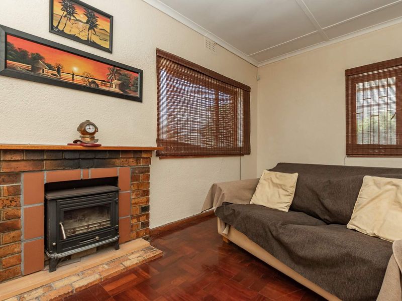 Charming Fish Hoek Classic – A Home with Character! - Photo 9