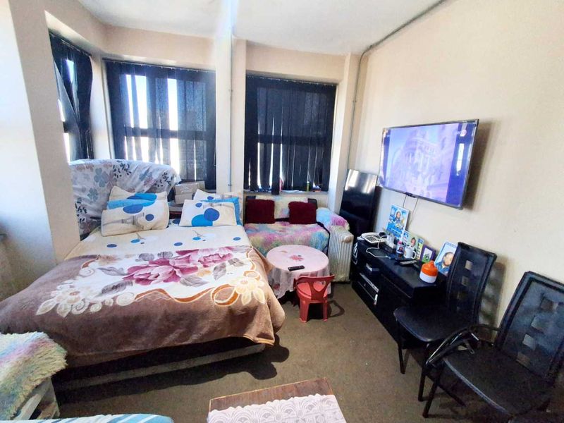 Cash buyers only! Great investment opportunity - Photo 5