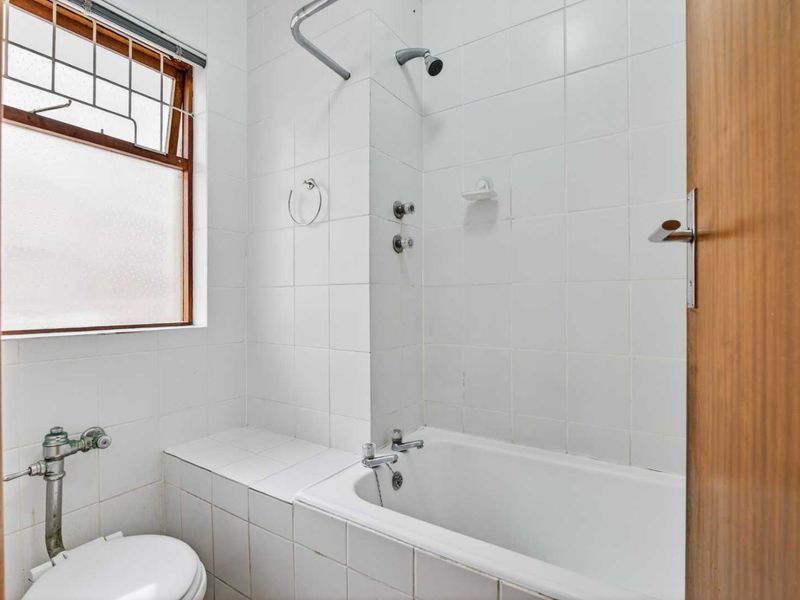 BEACHFRONT LIVING IN THE HEART OF SEA POINT - Photo 9